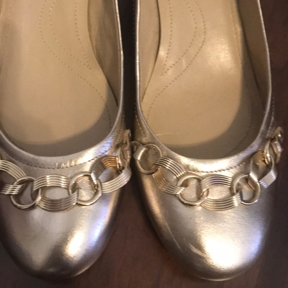 Gold Tahari wedge heel - Picture 2 of 7